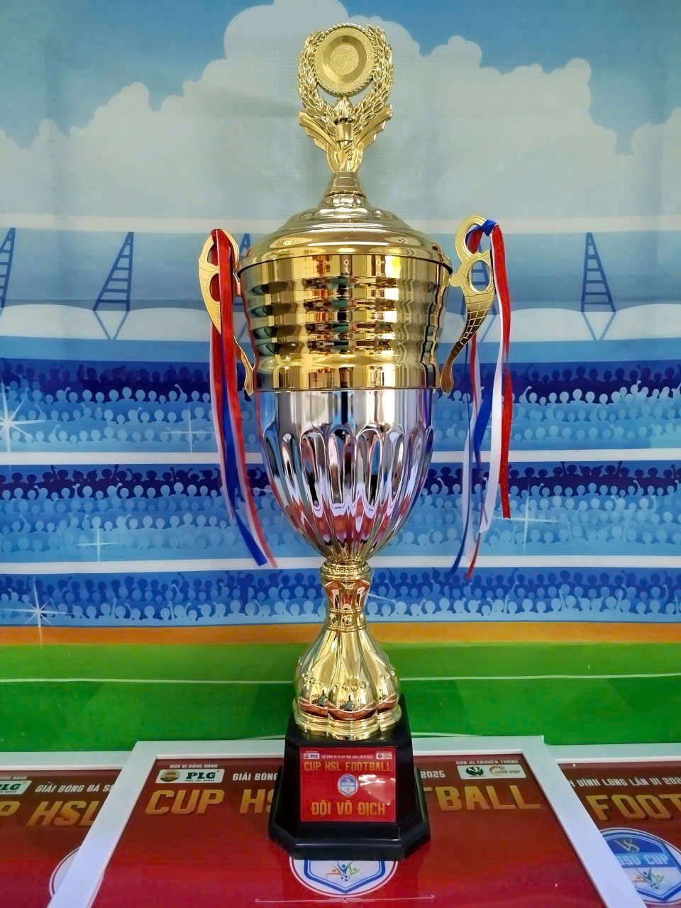 Cúp kim loại - Ảnh 2
